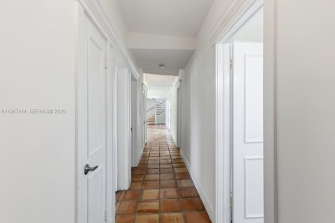 Снять в аренду виллу или дом в Ки-Бискейн, Флорида 7 спален, 361.39м2, № 2003745 - фото 11