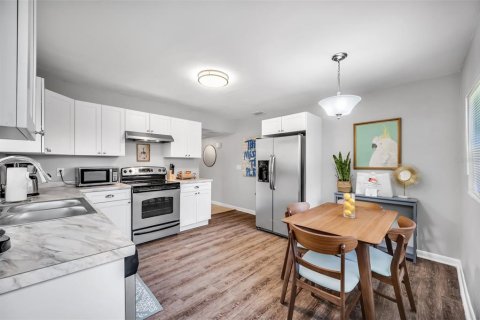 Casa en alquiler en Tampa, Florida, 2 dormitorios, 95.78 m2 № 1681135 - foto 7