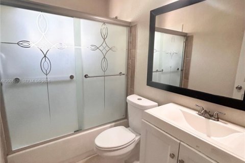Casa en alquiler en Oakland Park, Florida, 2 dormitorios, 173.82 m2 № 2075442 - foto 12