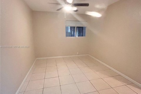 Casa en alquiler en Oakland Park, Florida, 2 dormitorios, 173.82 m2 № 2075442 - foto 10