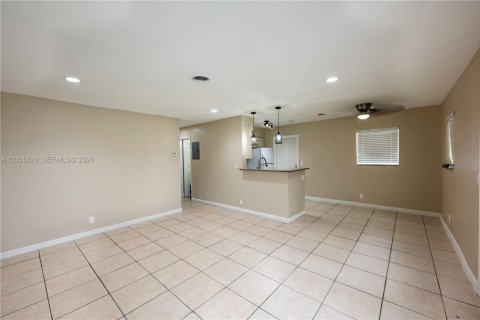 Casa en alquiler en Oakland Park, Florida, 2 dormitorios, 173.82 m2 № 2075442 - foto 5