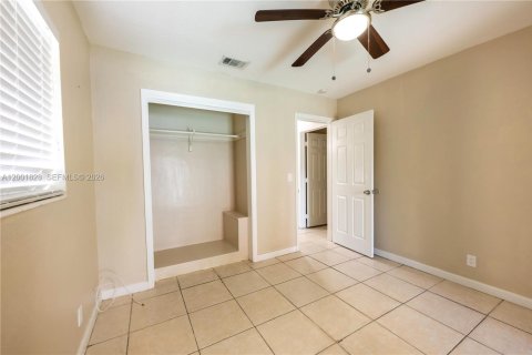 Casa en alquiler en Oakland Park, Florida, 2 dormitorios, 173.82 m2 № 2075442 - foto 3