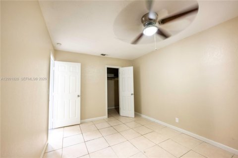 Casa en alquiler en Oakland Park, Florida, 2 dormitorios, 173.82 m2 № 2075442 - foto 4
