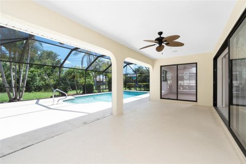 House in Port Charlotte, Florida 2 bedrooms, 128.58 sq.m. № 1795864 - photo 4