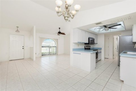 House in Port Charlotte, Florida 2 bedrooms, 128.58 sq.m. № 1795864 - photo 11