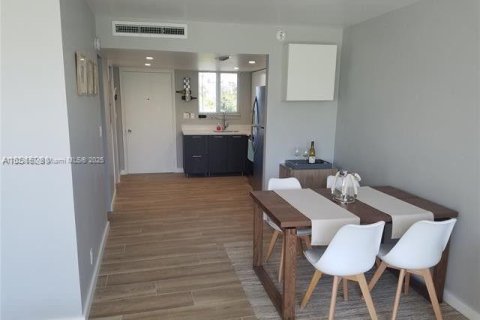 Apartment in Palm Beach, Florida 1 bedroom, 49.33 sq.m. № 1937930 - photo 14