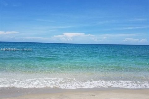Apartment in Palm Beach, Florida 1 bedroom, 49.33 sq.m. № 1937930 - photo 24