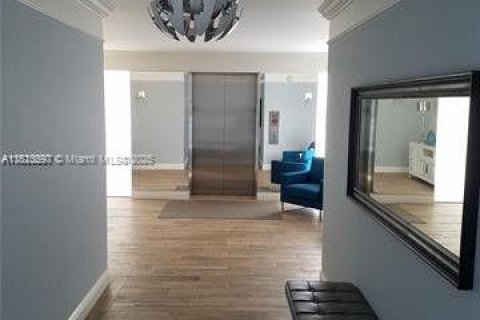 Apartamento en alquiler en Palm Beach, Florida, 1 dormitorio, 49.33 m2 № 1937930 - foto 4