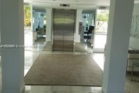 Apartamento en alquiler en Palm Beach, Florida, 1 dormitorio, 49.33 m2 № 1937930 - foto 3