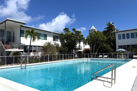 Condominio en Miami Beach, Florida, 1 dormitorio  № 2043504