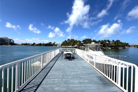 Condominio en alquiler en Miami Beach, Florida, 1 dormitorio, 69.68 m2 № 2043504 - foto 3