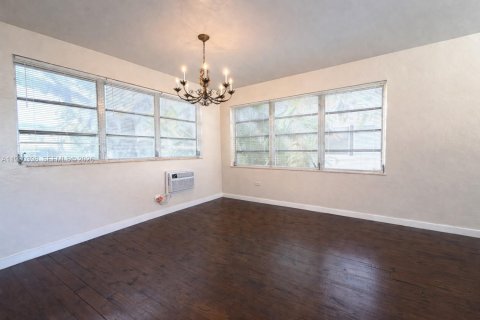 Condominio en alquiler en Miami Beach, Florida, 1 dormitorio, 69.68 m2 № 2043504 - foto 11