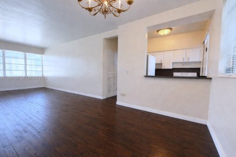 Condominio en alquiler en Miami Beach, Florida, 1 dormitorio, 69.68 m2 № 2043504 - foto 12