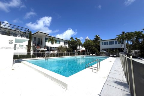 Condominio en alquiler en Miami Beach, Florida, 1 dormitorio, 69.68 m2 № 2043504 - foto 24