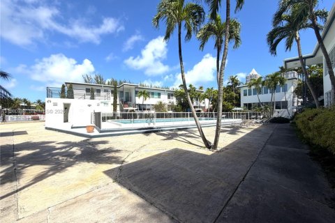 Condominio en alquiler en Miami Beach, Florida, 1 dormitorio, 69.68 m2 № 2043504 - foto 2