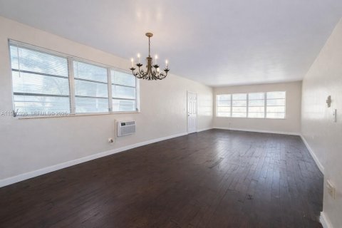 Condominio en alquiler en Miami Beach, Florida, 1 dormitorio, 69.68 m2 № 2043504 - foto 8