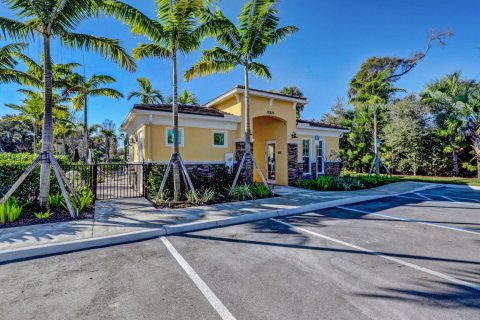Townhouse in Palm Beach Gardens, Florida 3 bedrooms, 170.2 sq.m. № 1155497 - photo 1
