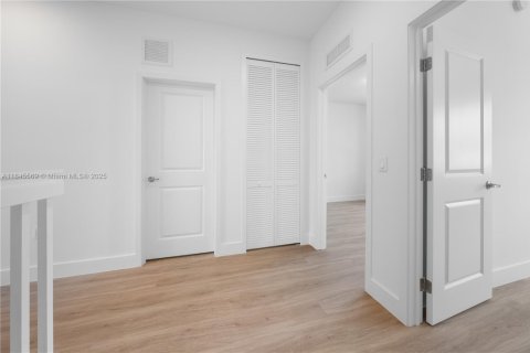 Снять в аренду таунхаус в Флорида-Сити, Флорида 3 спальни, 144.74м2, № 1958538 - фото 21