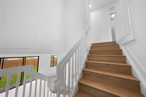 Снять в аренду таунхаус в Флорида-Сити, Флорида 3 спальни, 144.74м2, № 1958538 - фото 14