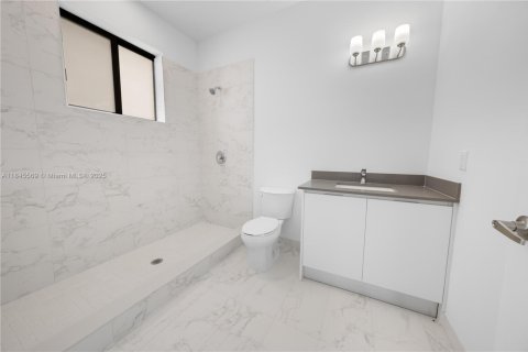 Снять в аренду таунхаус в Флорида-Сити, Флорида 3 спальни, 144.74м2, № 1958538 - фото 24