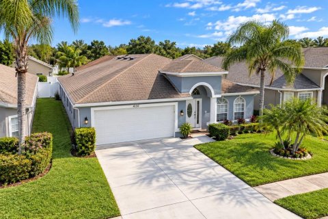 House in Wesley Chapel, Florida 4 bedrooms, 183.95 sq.m. № 2379087 - photo 2