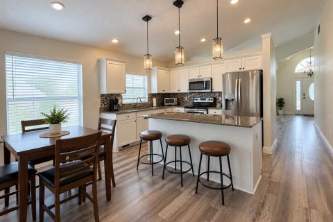 House in Wesley Chapel, Florida 4 bedrooms, 183.95 sq.m. № 2379087 - photo 8