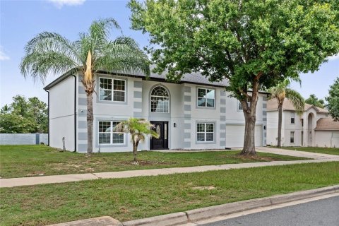 House in Clermont, Florida 6 bedrooms, 285.4 sq.m. № 2199482 - photo 3