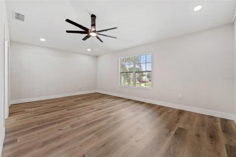 House in Clermont, Florida 6 bedrooms, 285.4 sq.m. № 2199482 - photo 22