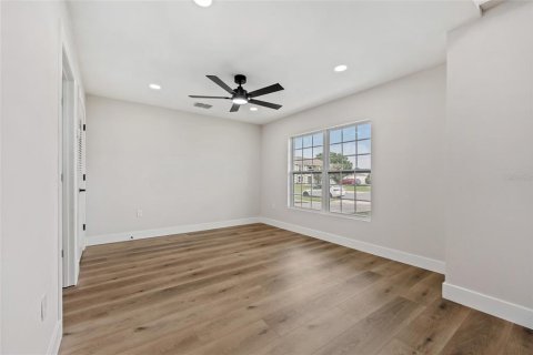 House in Clermont, Florida 6 bedrooms, 285.4 sq.m. № 2199482 - photo 6