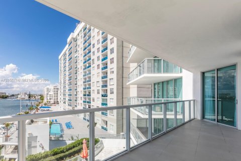 Copropriété à vendre à Miami Beach, Floride: 3 chambres, 121.14 m2 № 2423327 - photo 16