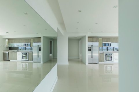 Copropriété à vendre à Miami Beach, Floride: 3 chambres, 121.14 m2 № 2423327 - photo 11