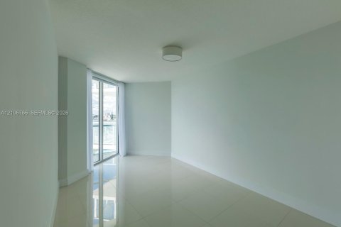 Copropriété à vendre à Miami Beach, Floride: 3 chambres, 121.14 m2 № 2423327 - photo 12