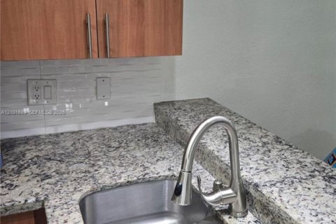 Copropriété à louer à Miami, Floride: 2 chambres, 69.68 m2 № 2404231 - photo 13