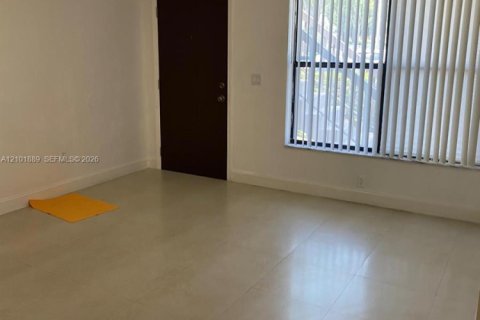 Copropriété à louer à Miami, Floride: 2 chambres, 69.68 m2 № 2404231 - photo 18