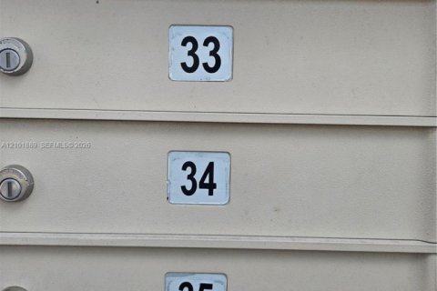 Copropriété à louer à Miami, Floride: 2 chambres, 69.68 m2 № 2404231 - photo 10