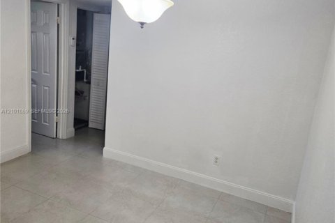 Copropriété à louer à Miami, Floride: 2 chambres, 69.68 m2 № 2404231 - photo 17