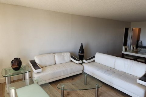 Condominio en alquiler en Daytona Beach, Florida, 2 dormitorios, 112.41 m2 № 1908186 - foto 10