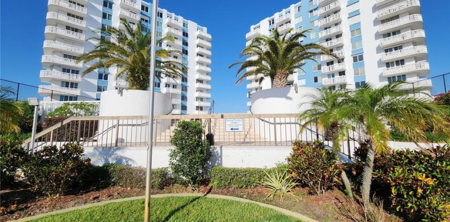 Condominio en Daytona Beach, Florida, 2 dormitorios  № 1908186