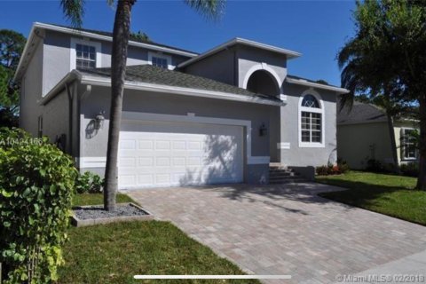 Villa ou maison à louer à Boynton Beach, Floride: 3 chambres, 263.94 m2 № 1177118 - photo 1