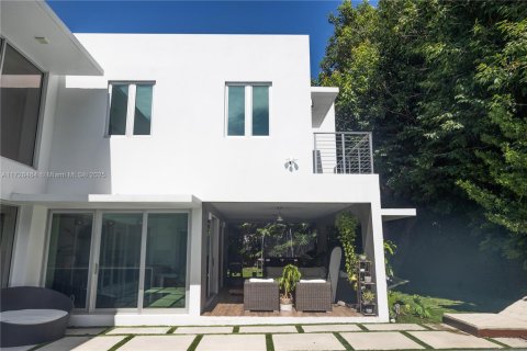 House in South Miami, Florida 5 bedrooms, 332.22 sq.m. № 1702965 - photo 10