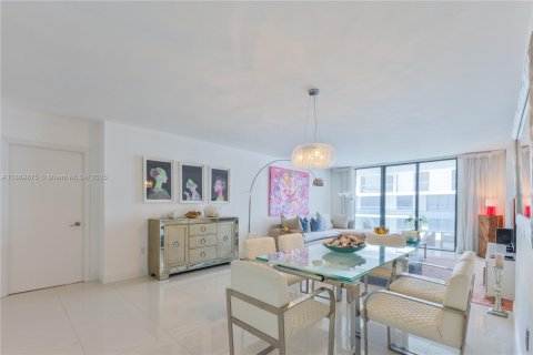 Condo in Bal Harbour, Florida, 2 bedrooms  № 1939214 - photo 9