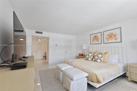 Condo in Bal Harbour, Florida, 2 bedrooms  № 1939214 - photo 25