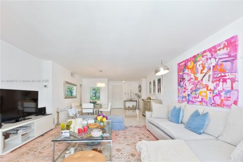 Condo in Bal Harbour, Florida, 2 bedrooms  № 1939214 - photo 12