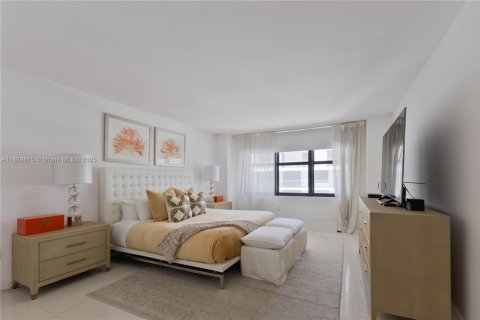 Condo in Bal Harbour, Florida, 2 bedrooms  № 1939214 - photo 23