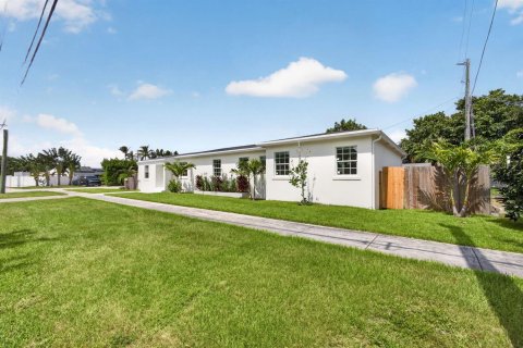 Villa ou maison à vendre à West Palm Beach, Floride: 4 chambres, 184.5 m2 № 2190161 - photo 3