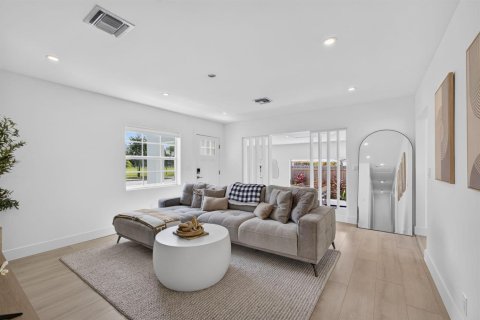 Villa ou maison à vendre à West Palm Beach, Floride: 4 chambres, 184.5 m2 № 2190161 - photo 7
