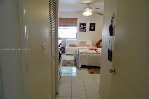 Townhouse in Aventura, Florida 3 bedrooms, 160.07 sq.m. № 1840739 - photo 18