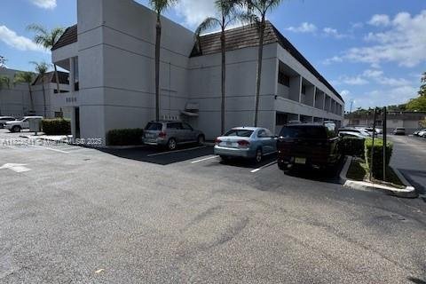 Immobilier commercial à vendre à Miami, Floride № 1920803 - photo 3