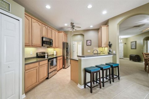 House in New Port Richey, Florida 5 bedrooms, 263.01 sq.m. № 1829330 - photo 11