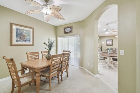 House in New Port Richey, Florida 5 bedrooms, 263.01 sq.m. № 1829330 - photo 10